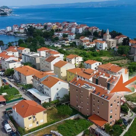 Nika Daire Split